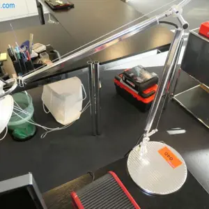2 Bureaulampen Artemide Tolomeo