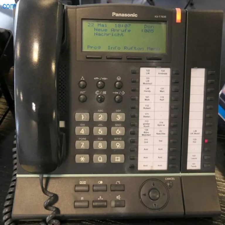 2 Telephones Panasonic KX-DT333, KXT7636