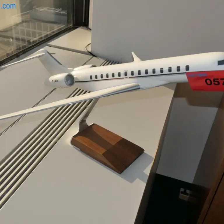 Decorative airplane