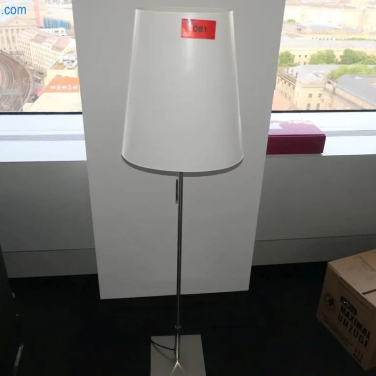 Floor lamp