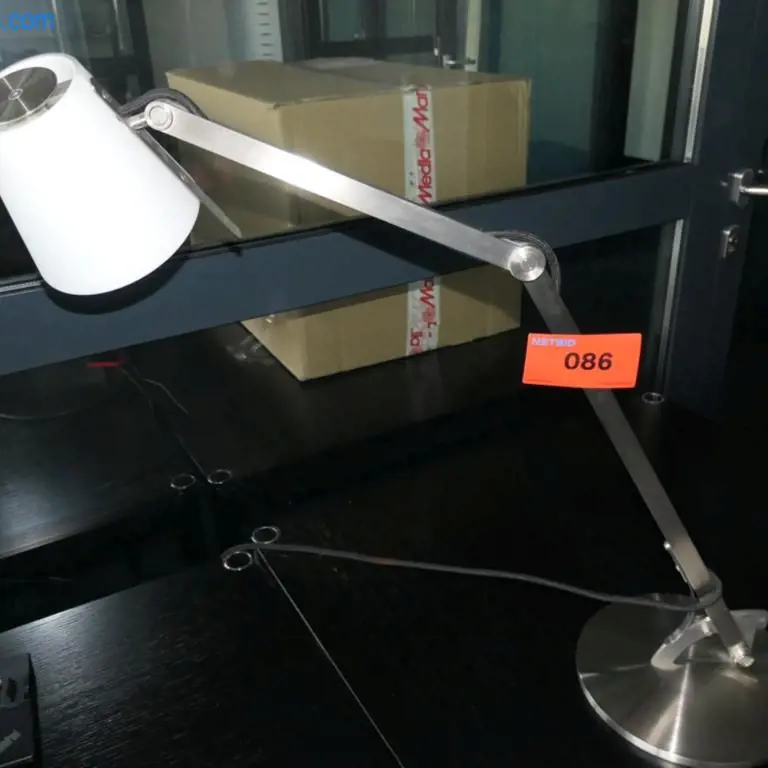Desk lamp
