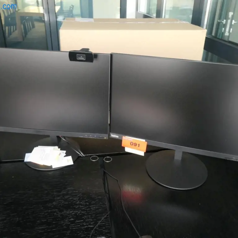 2 24" monitors Lenovo