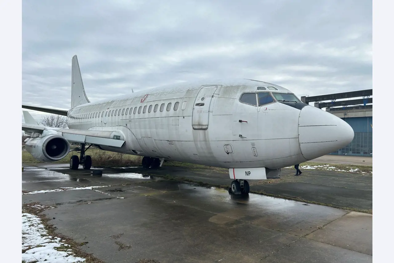 Passenger aircraft Boeing 737-200 2K3 Advanced and sports aircraft, DR 400/180-2