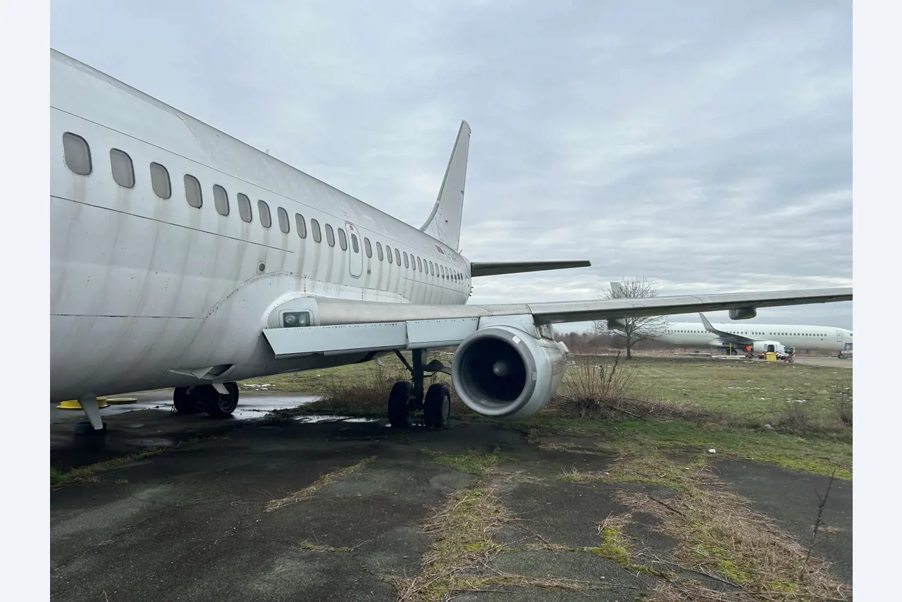 Passenger aircraft Boeing 737-200 2K3 Advanced and sports aircraft, DR 400/180-7