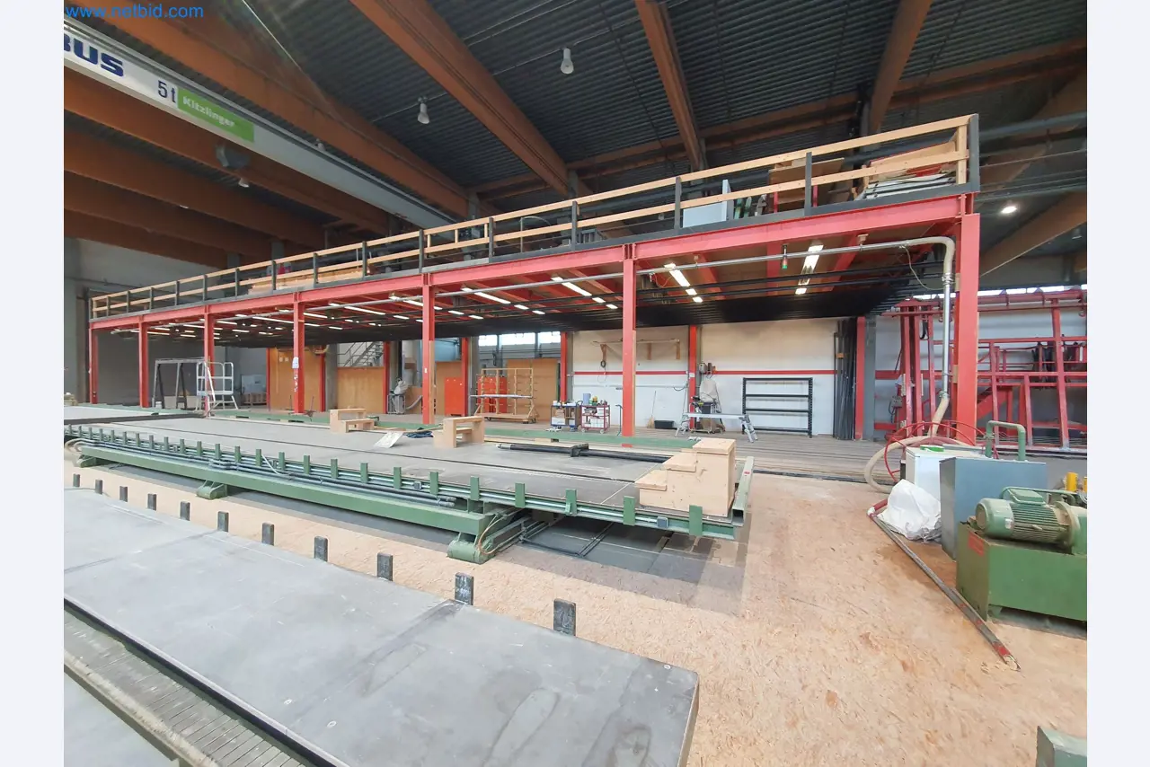 Holzbearbeitende- und metallbearbeitende Maschinen und Warenlager eines Fertighausherstellers -1