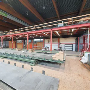 Holzbearbeitende- und metallbearbeitende Maschinen und Warenlager eines Fertighausherstellers