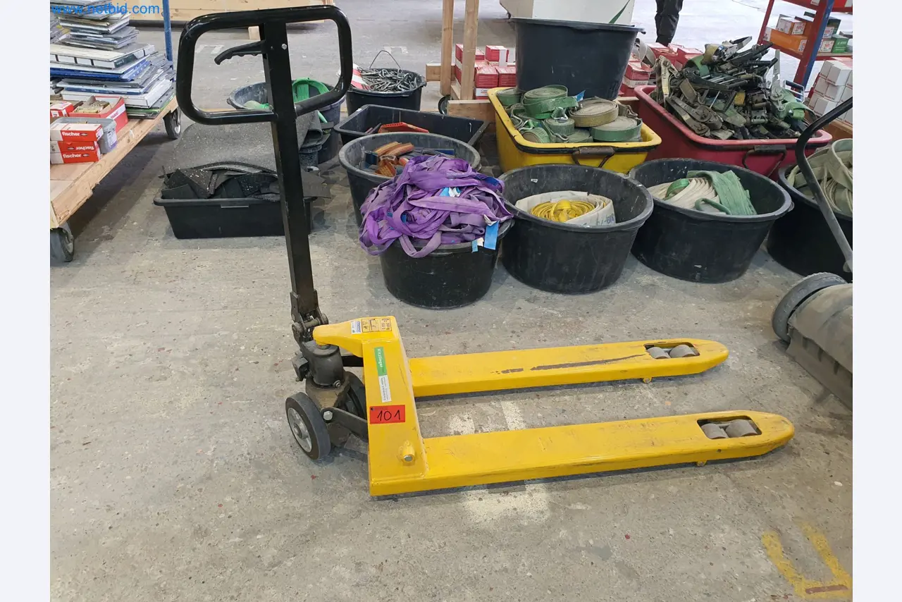 Holzbearbeitende- und metallbearbeitende Maschinen und Warenlager eines Fertighausherstellers -1