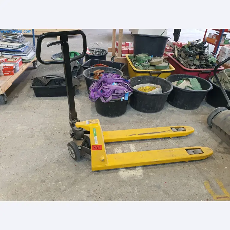 Holzbearbeitende- und metallbearbeitende Maschinen und Warenlager eines Fertighausherstellers -1