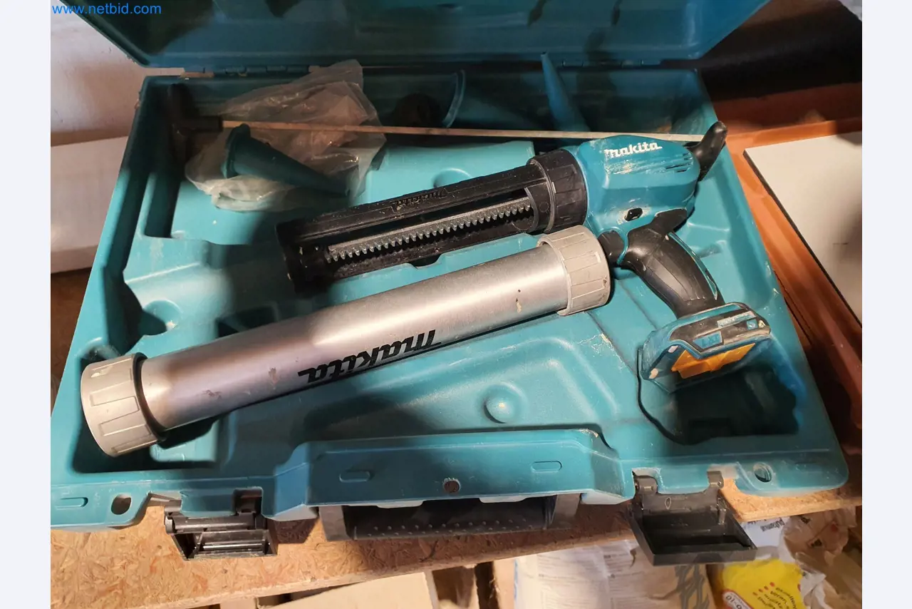 Holzbearbeitende- und metallbearbeitende Maschinen und Warenlager eines Fertighausherstellers -1