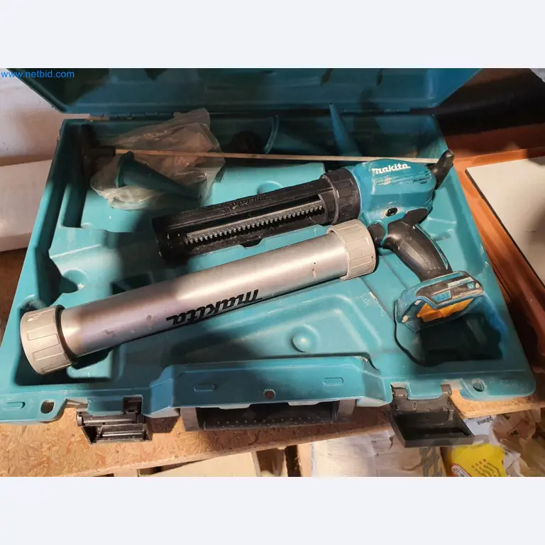 Holzbearbeitende- und metallbearbeitende Maschinen und Warenlager eines Fertighausherstellers -1