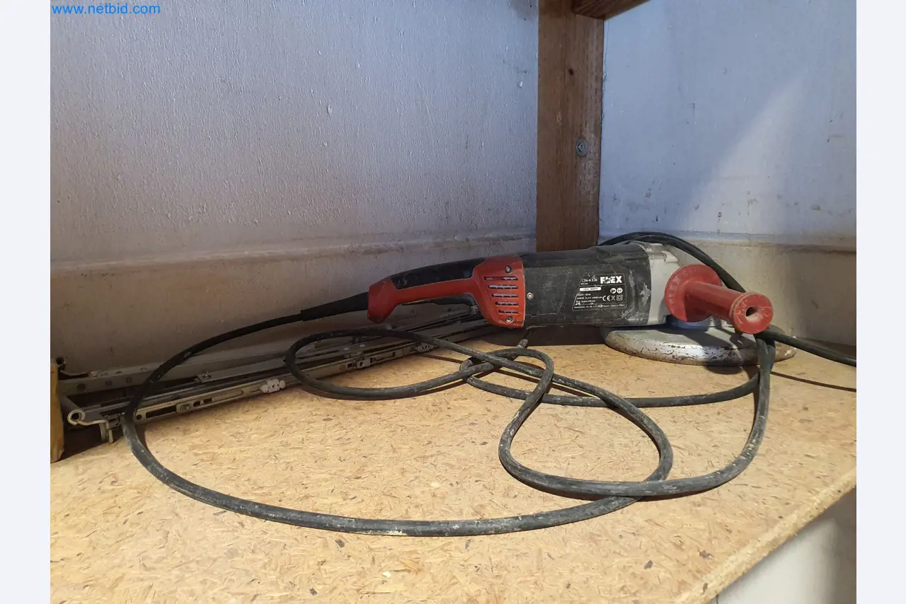 Holzbearbeitende- und metallbearbeitende Maschinen und Warenlager eines Fertighausherstellers -2