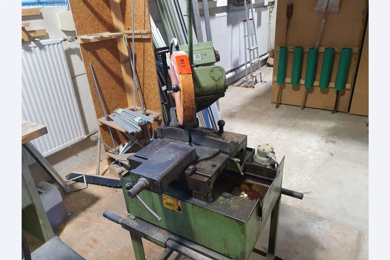 Holzbearbeitende- und metallbearbeitende Maschinen und Warenlager eines Fertighausherstellers -2