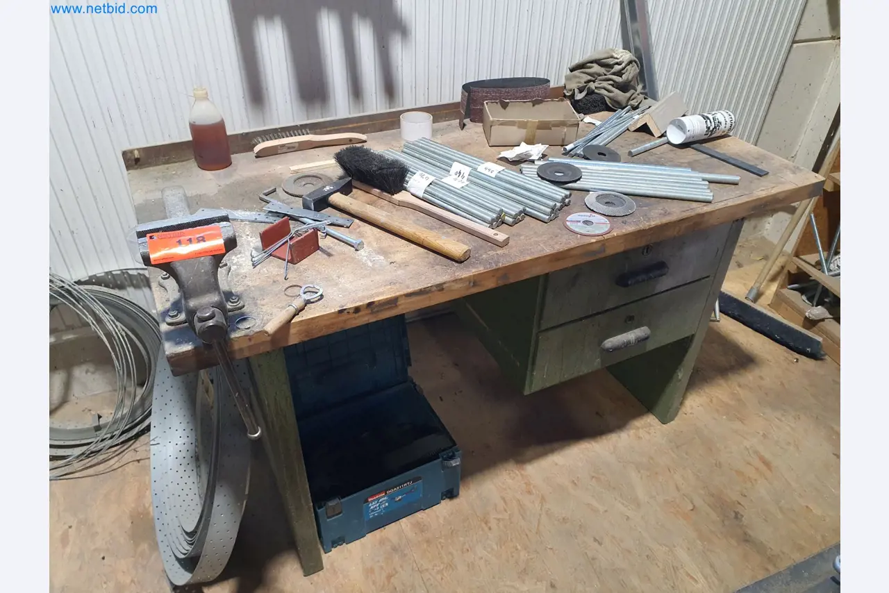 Holzbearbeitende- und metallbearbeitende Maschinen und Warenlager eines Fertighausherstellers -1