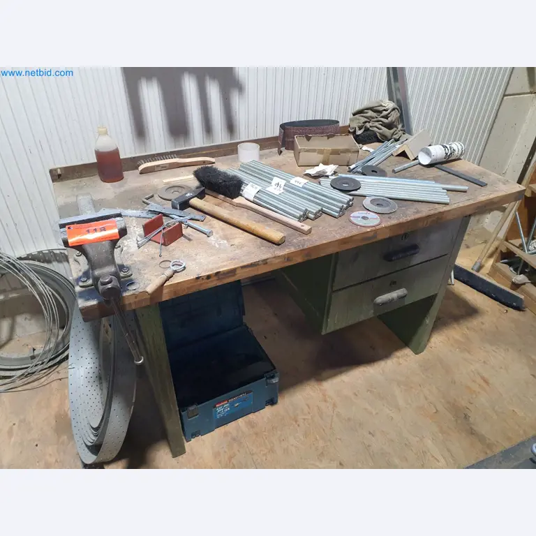 Holzbearbeitende- und metallbearbeitende Maschinen und Warenlager eines Fertighausherstellers -1