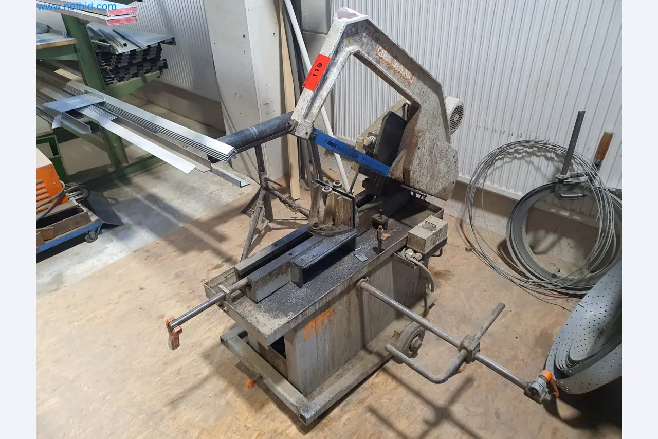 Holzbearbeitende- und metallbearbeitende Maschinen und Warenlager eines Fertighausherstellers -1