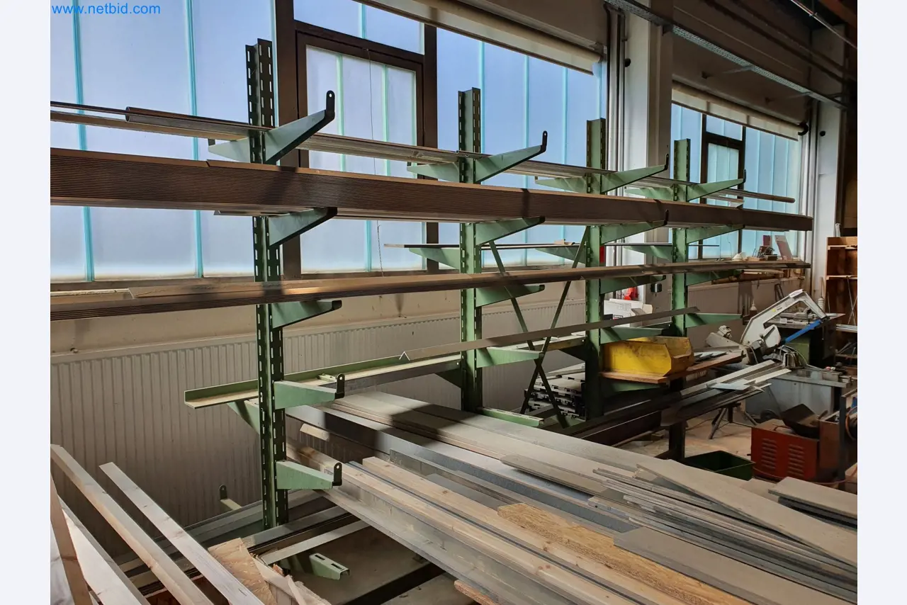 Holzbearbeitende- und metallbearbeitende Maschinen und Warenlager eines Fertighausherstellers -1