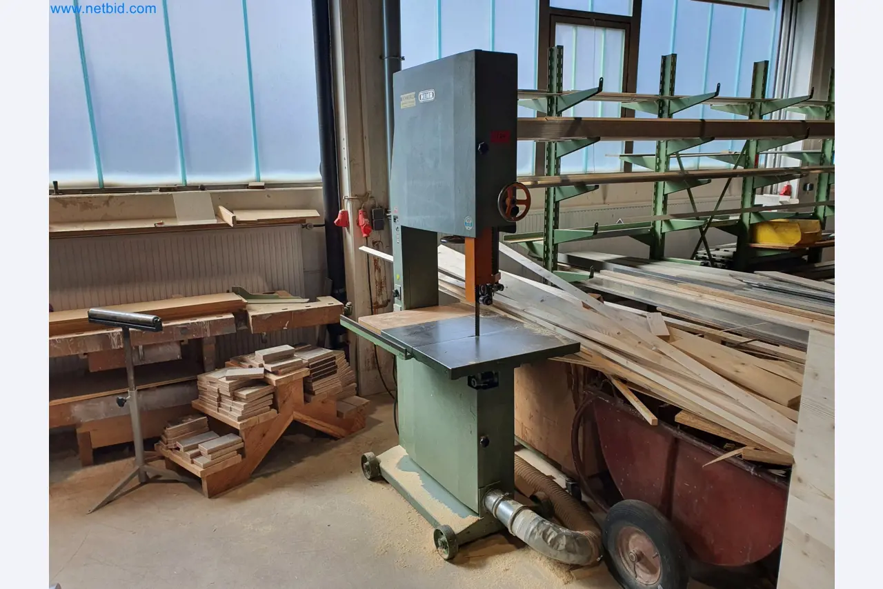 Holzbearbeitende- und metallbearbeitende Maschinen und Warenlager eines Fertighausherstellers -1