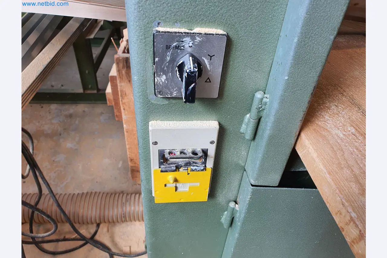 Holzbearbeitende- und metallbearbeitende Maschinen und Warenlager eines Fertighausherstellers -2