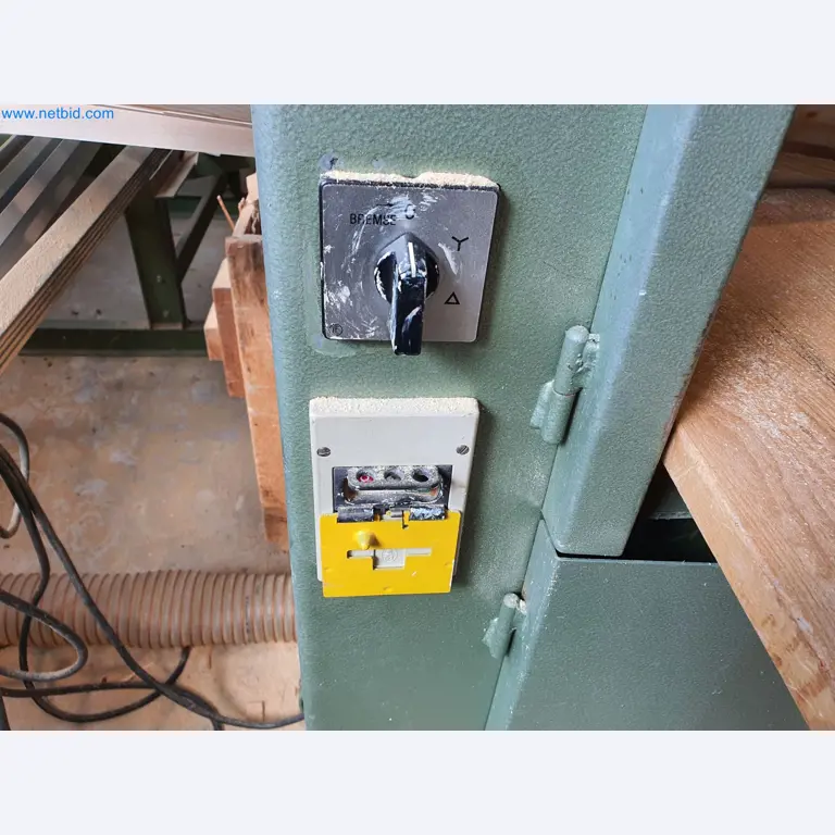 Holzbearbeitende- und metallbearbeitende Maschinen und Warenlager eines Fertighausherstellers -2