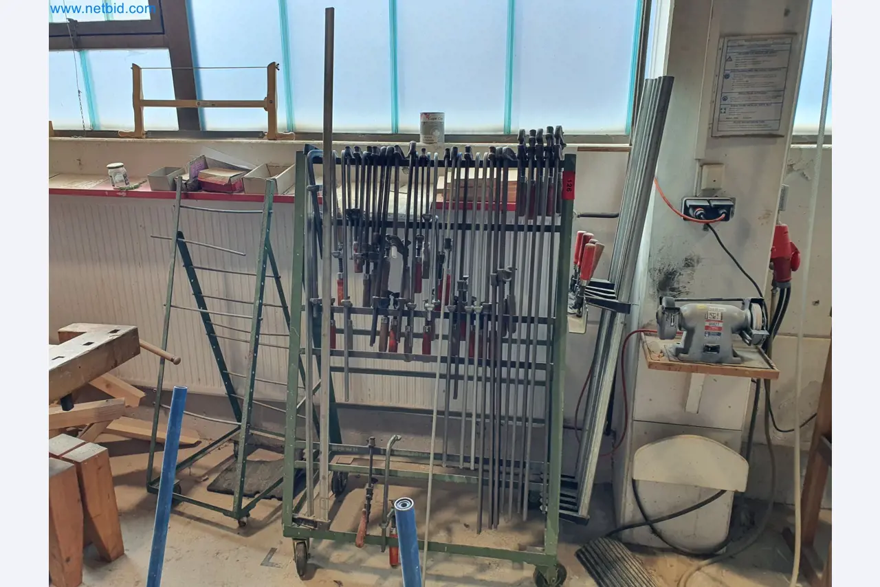 Holzbearbeitende- und metallbearbeitende Maschinen und Warenlager eines Fertighausherstellers -1