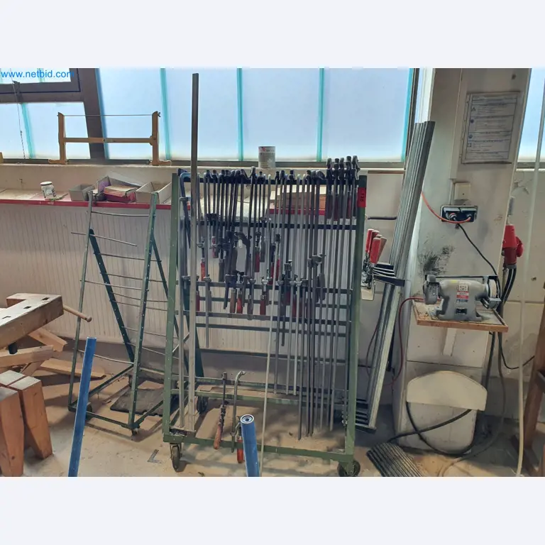 Holzbearbeitende- und metallbearbeitende Maschinen und Warenlager eines Fertighausherstellers -1