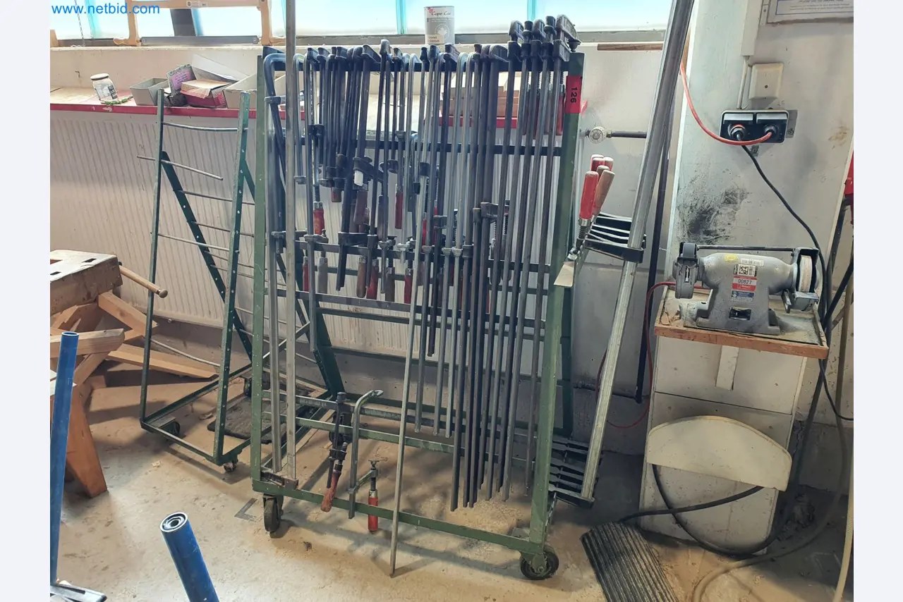 Holzbearbeitende- und metallbearbeitende Maschinen und Warenlager eines Fertighausherstellers -2