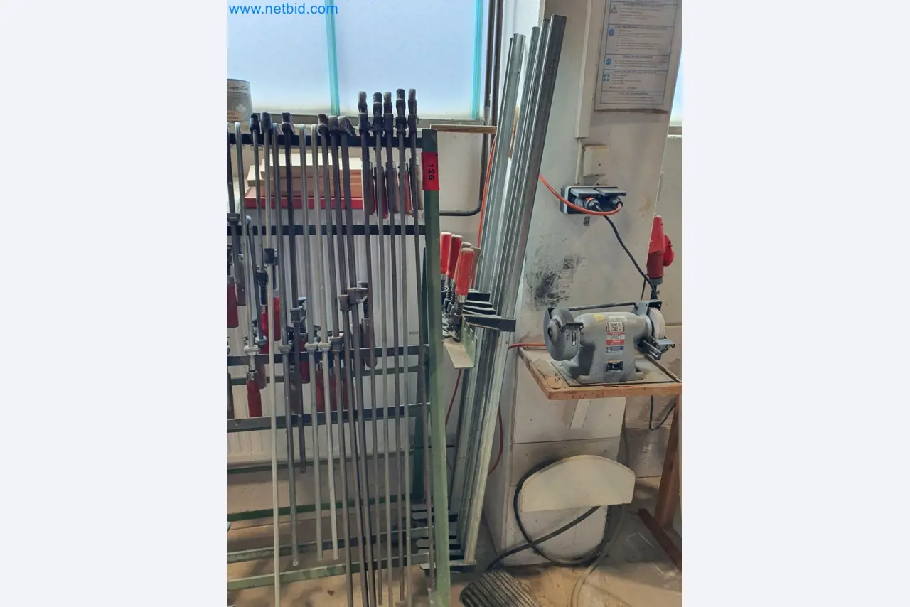 Holzbearbeitende- und metallbearbeitende Maschinen und Warenlager eines Fertighausherstellers -3