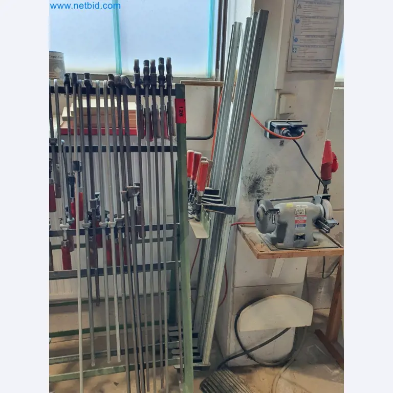 Holzbearbeitende- und metallbearbeitende Maschinen und Warenlager eines Fertighausherstellers -3