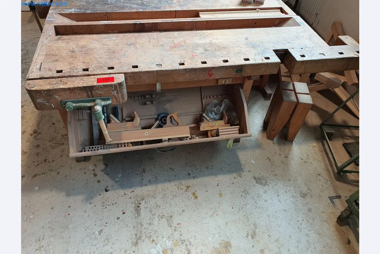 Holzbearbeitende- und metallbearbeitende Maschinen und Warenlager eines Fertighausherstellers -1