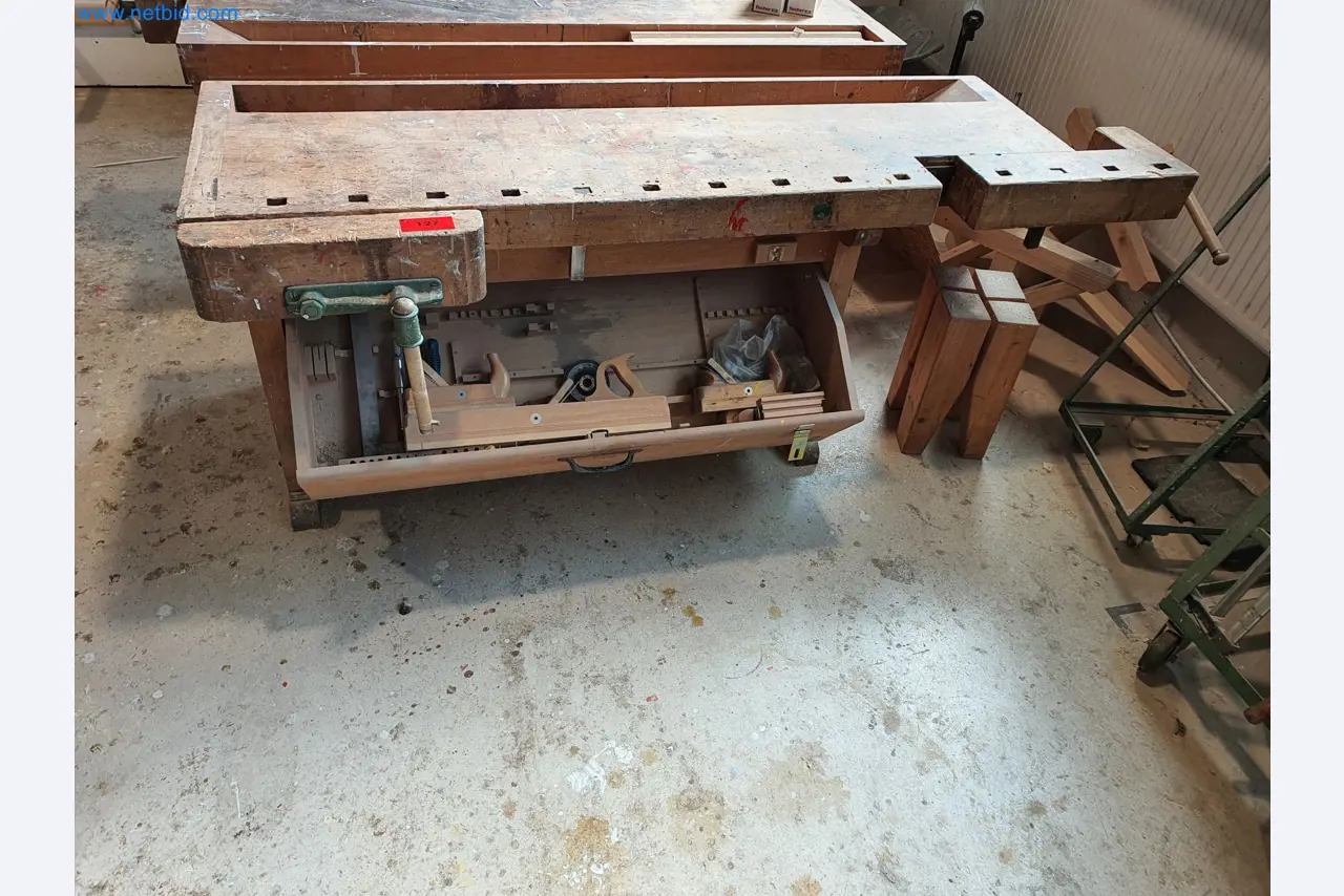 Holzbearbeitende- und metallbearbeitende Maschinen und Warenlager eines Fertighausherstellers -2