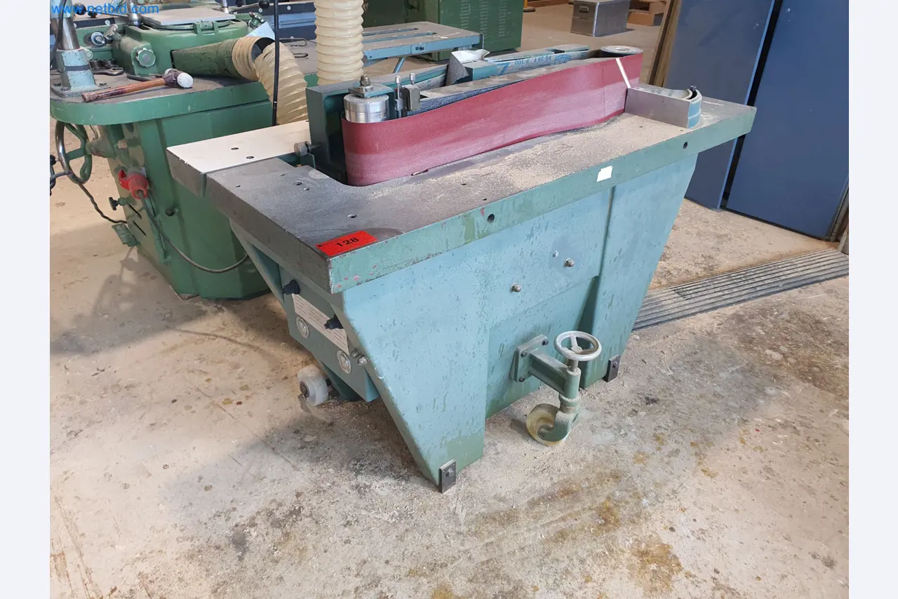 Holzbearbeitende- und metallbearbeitende Maschinen und Warenlager eines Fertighausherstellers -1