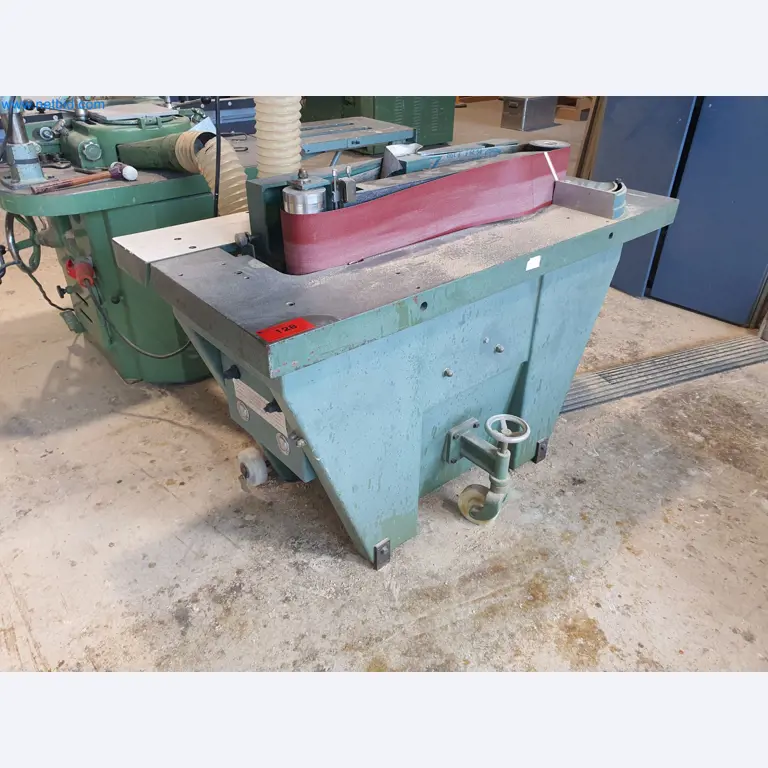 Holzbearbeitende- und metallbearbeitende Maschinen und Warenlager eines Fertighausherstellers -1