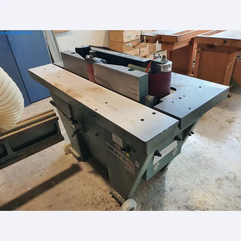 Holzbearbeitende- und metallbearbeitende Maschinen und Warenlager eines Fertighausherstellers -2