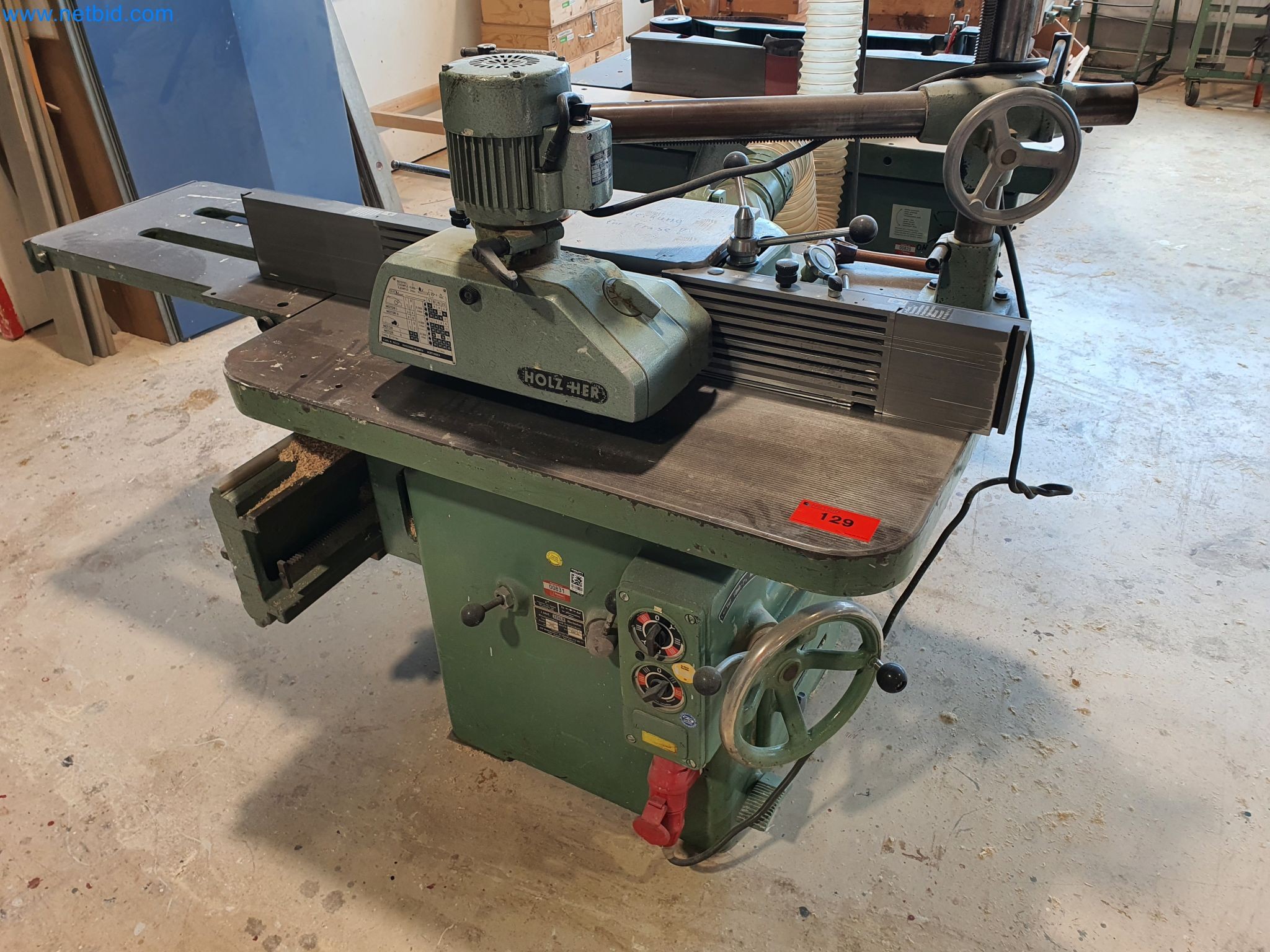 Maszyny do obróbki drewna i metalu oraz magazyn producenta domów prefabrykowanych-1