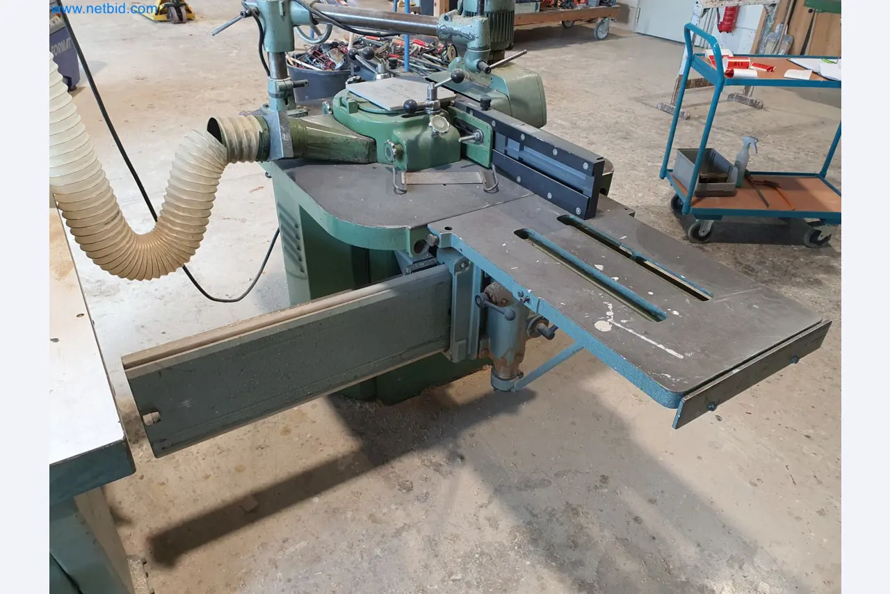 Holzbearbeitende- und metallbearbeitende Maschinen und Warenlager eines Fertighausherstellers -2