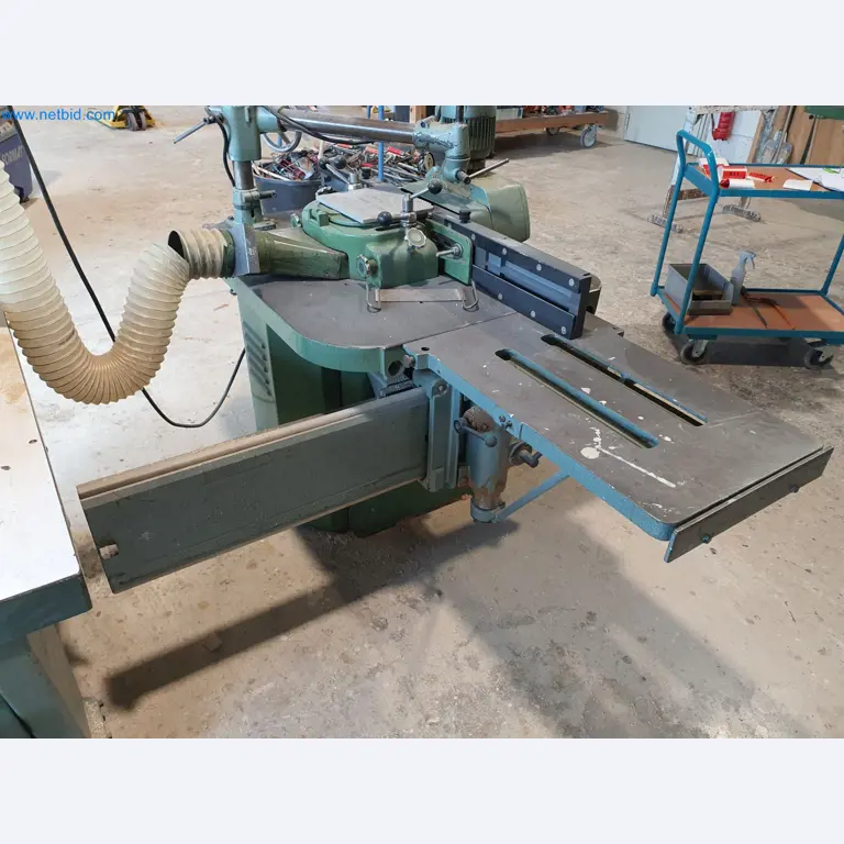 Holzbearbeitende- und metallbearbeitende Maschinen und Warenlager eines Fertighausherstellers -2