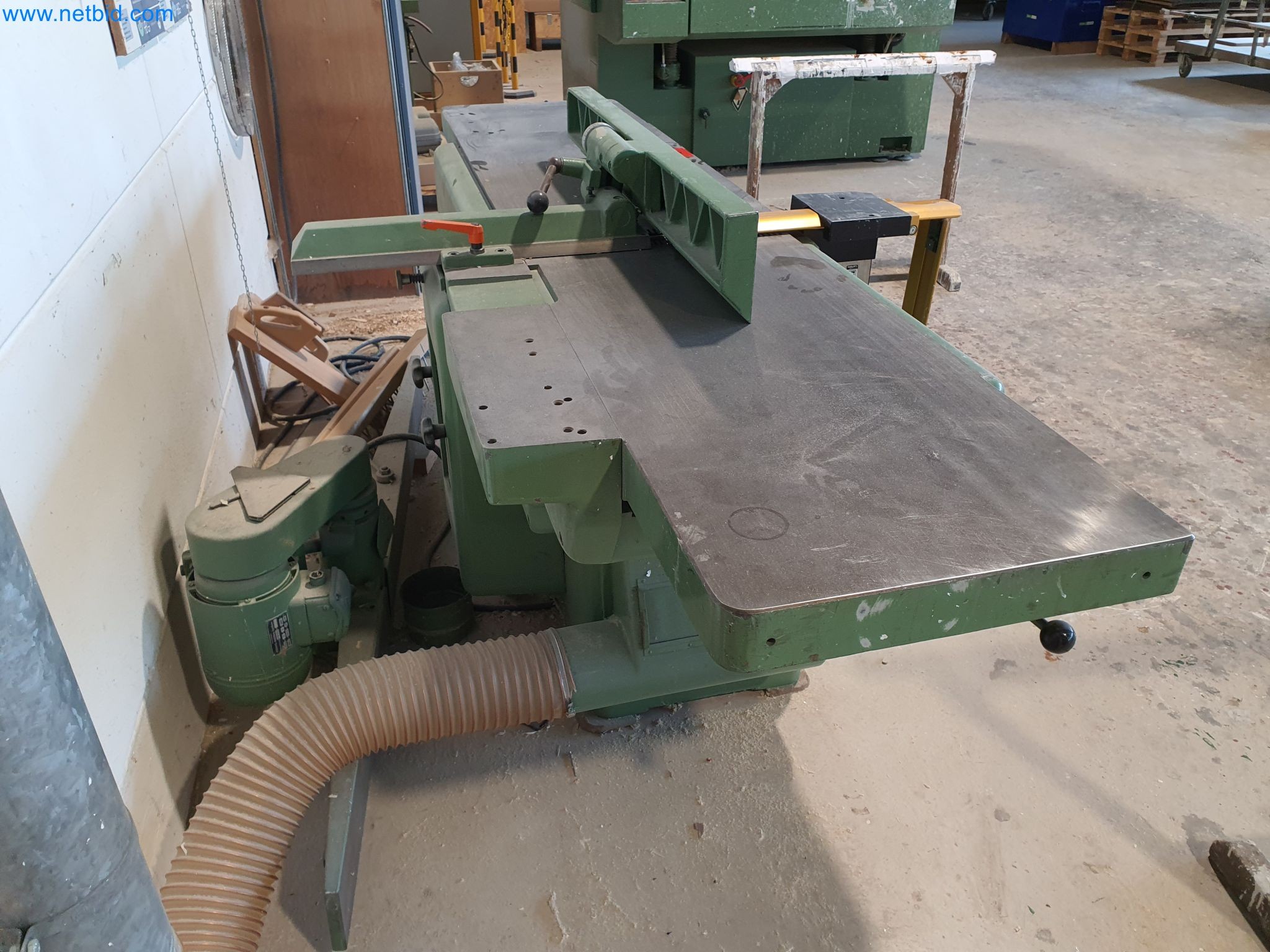 Maszyny do obróbki drewna i metalu oraz magazyn producenta domów prefabrykowanych-2