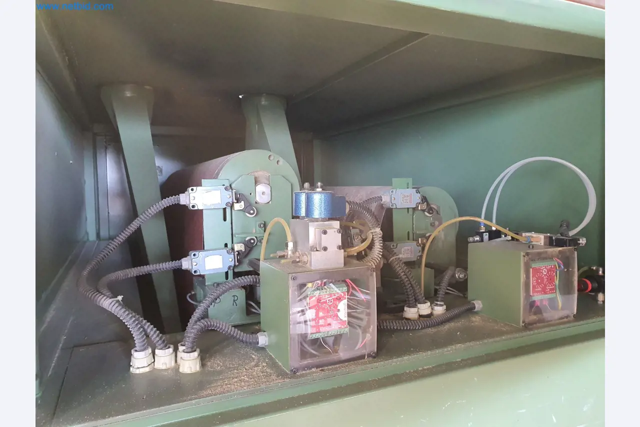 Holzbearbeitende- und metallbearbeitende Maschinen und Warenlager eines Fertighausherstellers -3