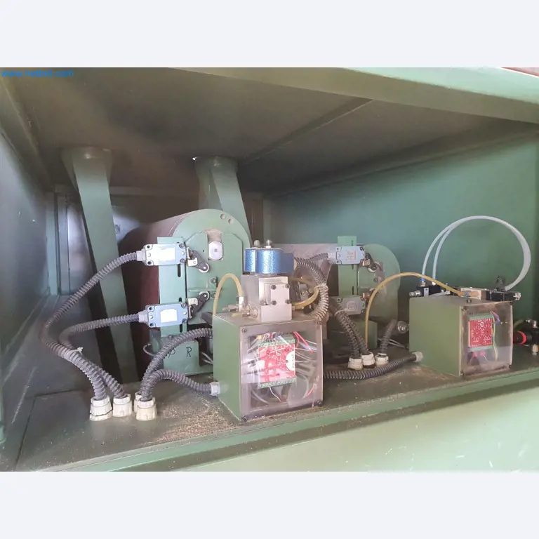 Holzbearbeitende- und metallbearbeitende Maschinen und Warenlager eines Fertighausherstellers -3