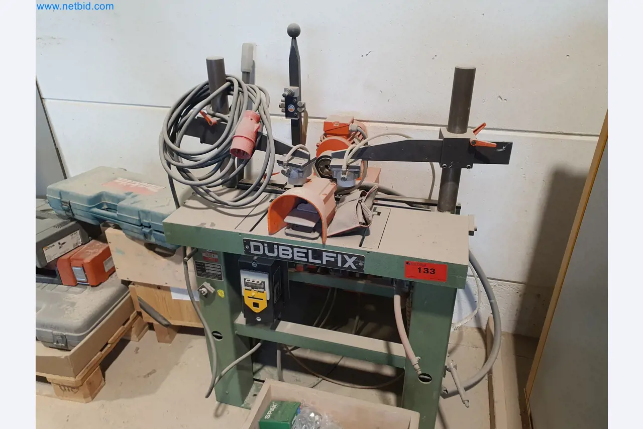 Holzbearbeitende- und metallbearbeitende Maschinen und Warenlager eines Fertighausherstellers -1