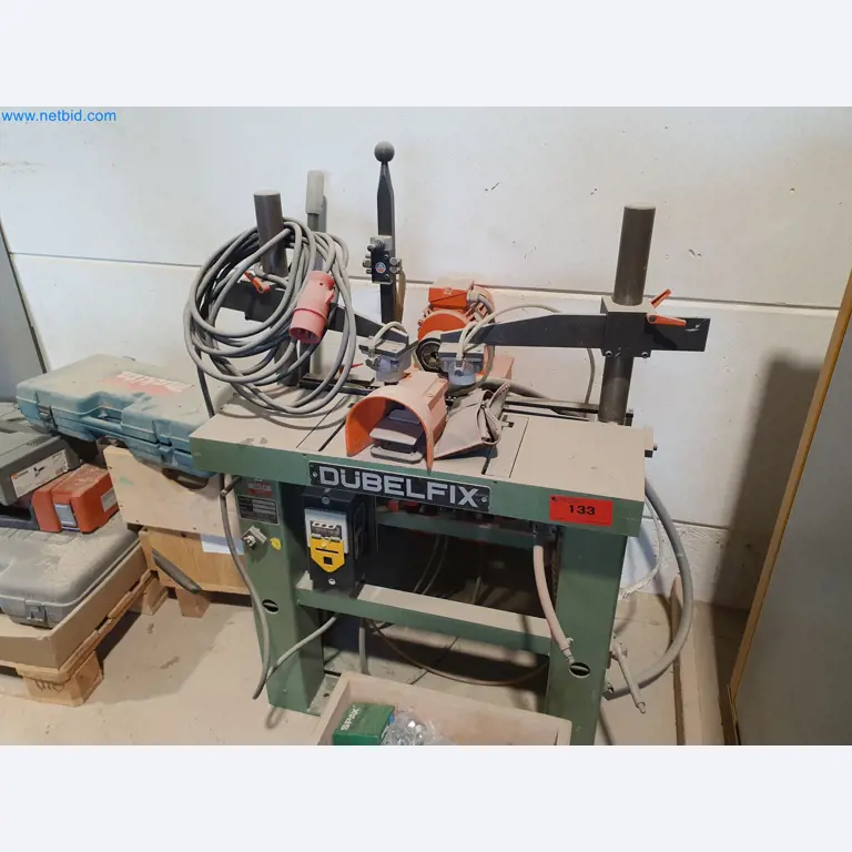 Holzbearbeitende- und metallbearbeitende Maschinen und Warenlager eines Fertighausherstellers -1