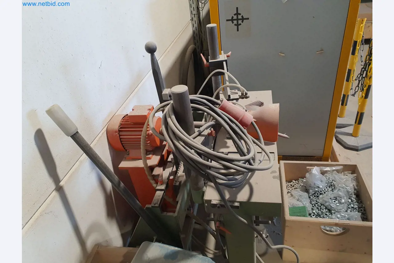 Holzbearbeitende- und metallbearbeitende Maschinen und Warenlager eines Fertighausherstellers -3