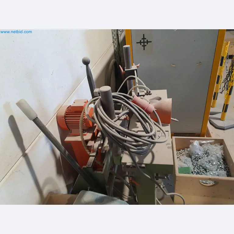 Holzbearbeitende- und metallbearbeitende Maschinen und Warenlager eines Fertighausherstellers -3