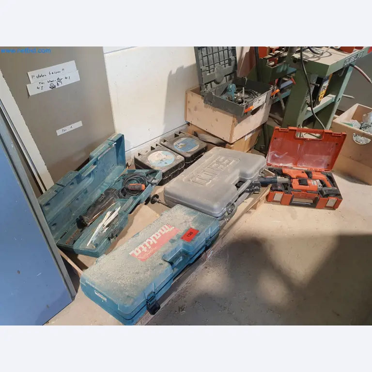 Holzbearbeitende- und metallbearbeitende Maschinen und Warenlager eines Fertighausherstellers -1