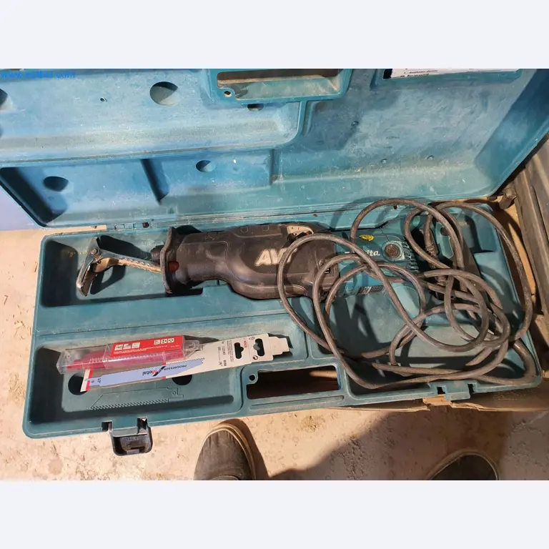 Holzbearbeitende- und metallbearbeitende Maschinen und Warenlager eines Fertighausherstellers -2