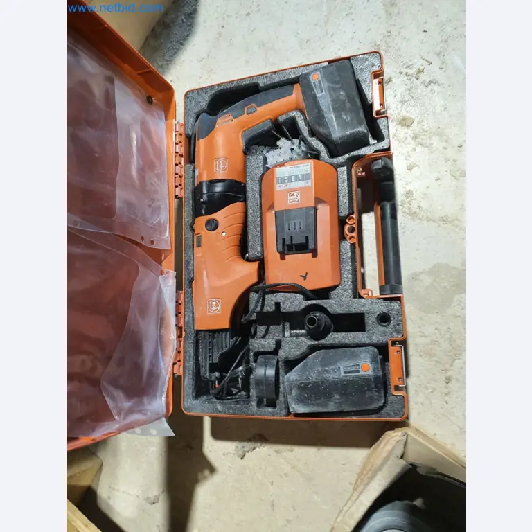 Holzbearbeitende- und metallbearbeitende Maschinen und Warenlager eines Fertighausherstellers -4