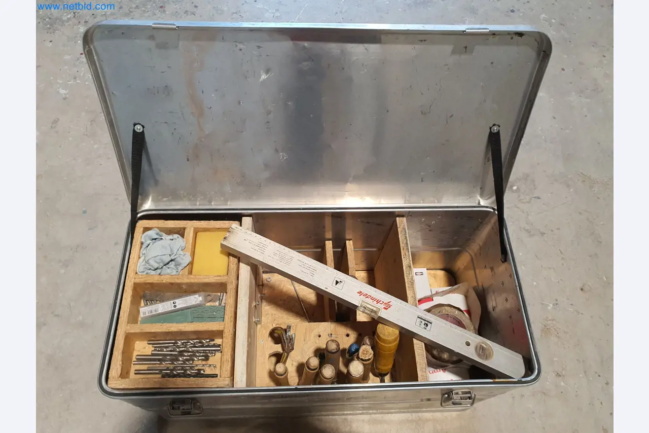 Holzbearbeitende- und metallbearbeitende Maschinen und Warenlager eines Fertighausherstellers -1