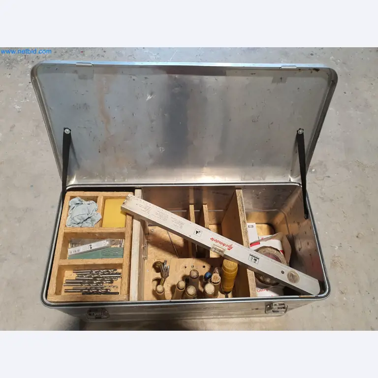 Holzbearbeitende- und metallbearbeitende Maschinen und Warenlager eines Fertighausherstellers -1