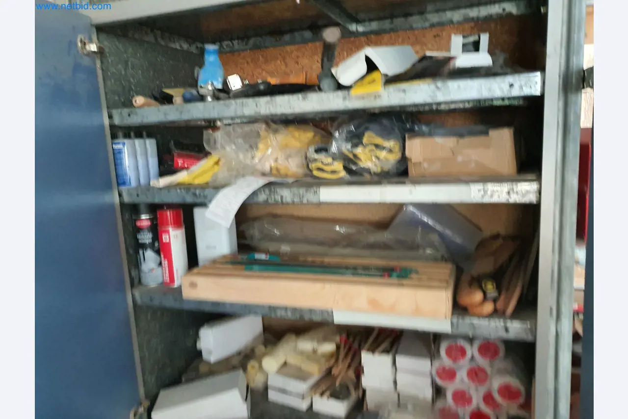 Holzbearbeitende- und metallbearbeitende Maschinen und Warenlager eines Fertighausherstellers -11