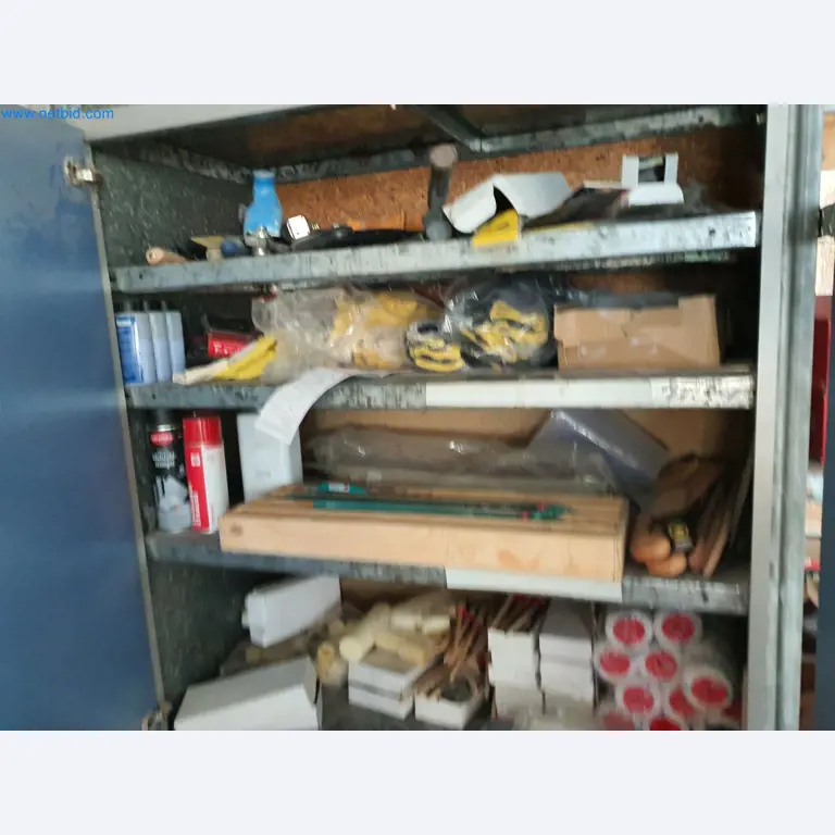 Holzbearbeitende- und metallbearbeitende Maschinen und Warenlager eines Fertighausherstellers -11